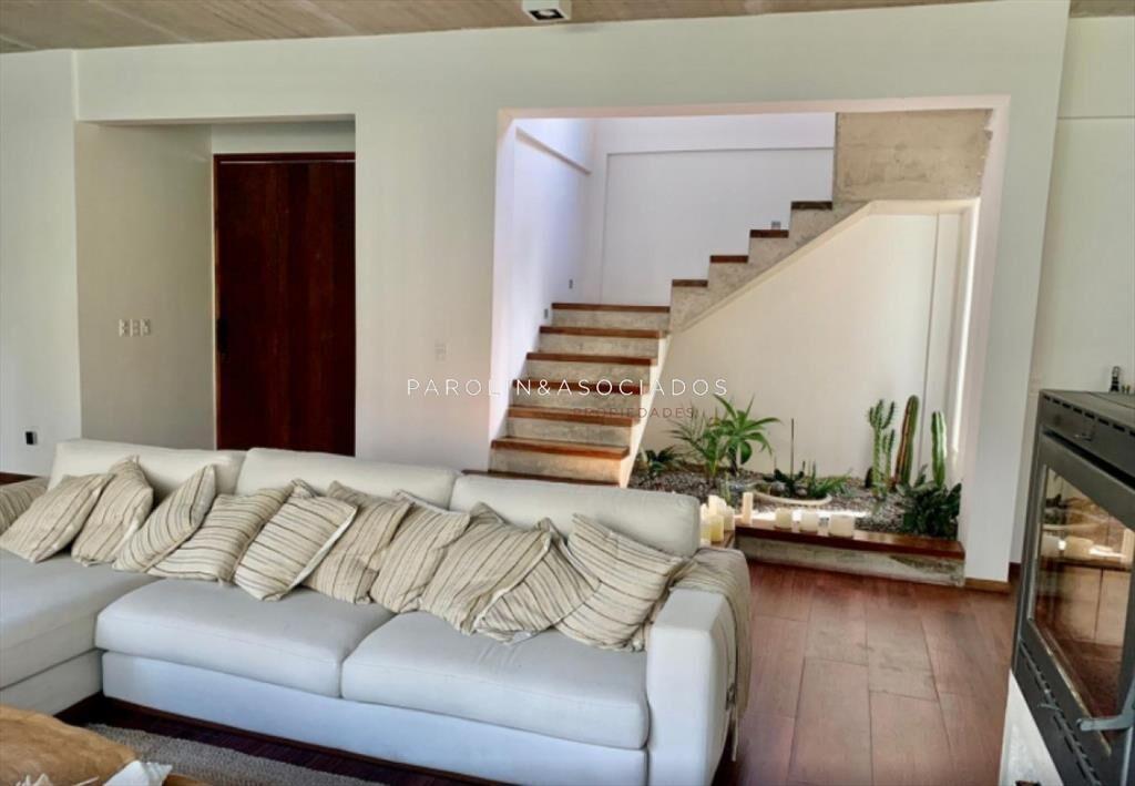 Casa en venta de 4 dormitorios en Montoya, Punta del Este.