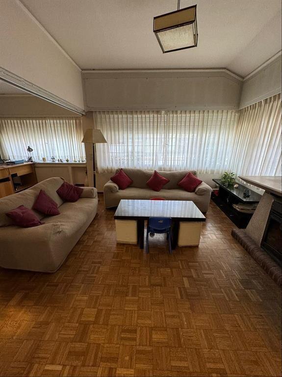 CASA EN VENTA POCITOS DOS PLANTAS CON GARAJE