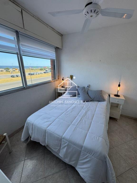 Apartamento de 2 domritorios en venta, 1ra linea