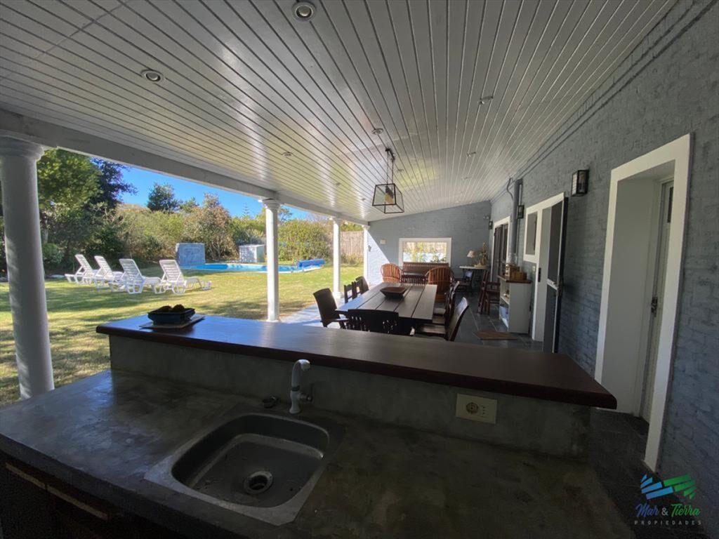 Casa de 3 dormitorios con piscina climatizada en alquiler.