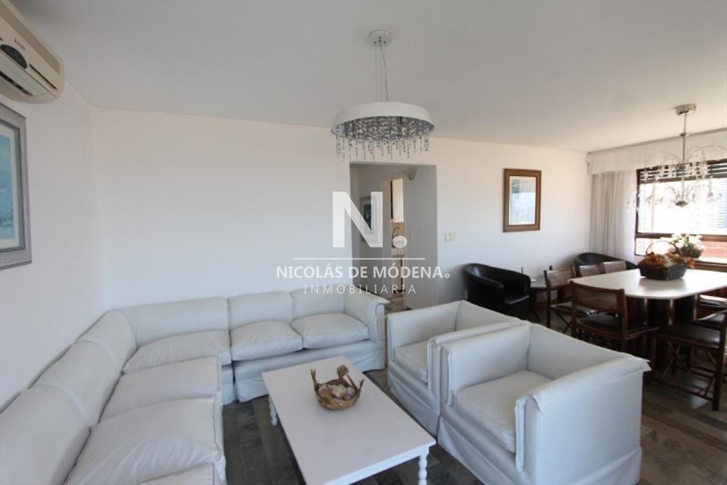 En venta Apartamento de 3 dormitorios en Center