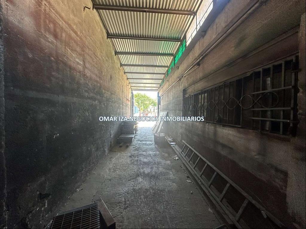 Venta Local Industrial en Pérez Castellanos, galpón + vivie