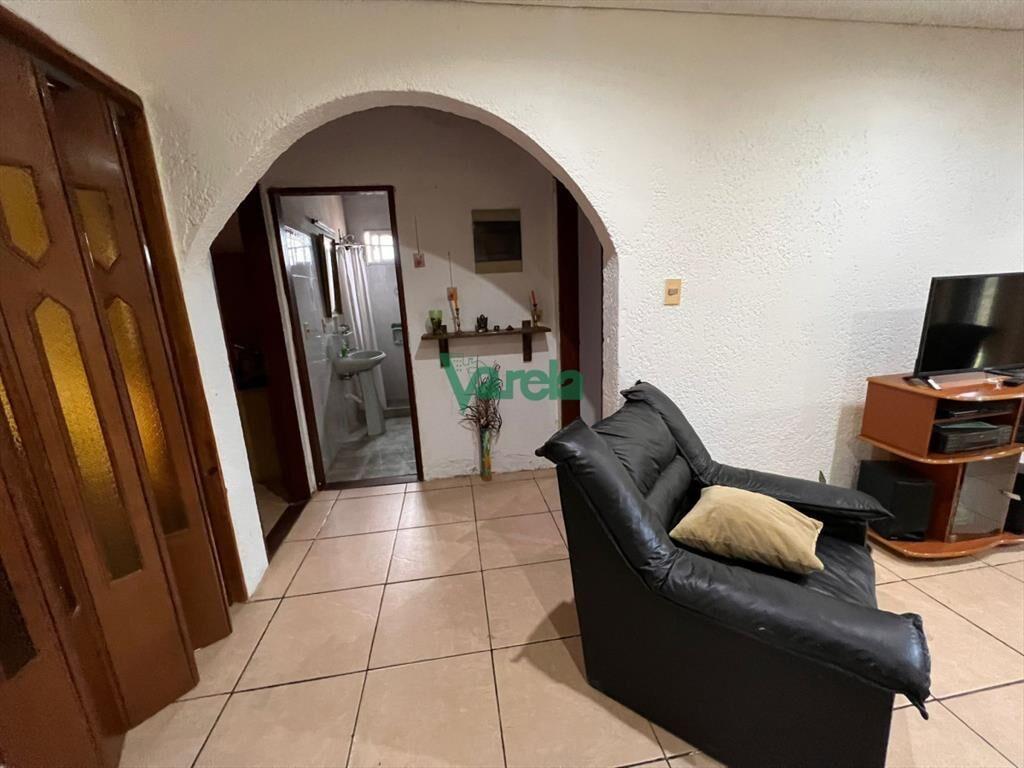 Una casa y dos aptos en venta en Salinas ideal