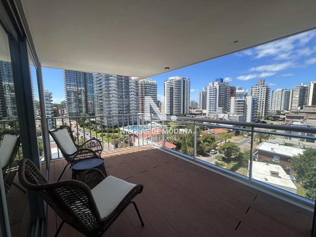 Venta apartamento de 2 dormitorios, 3 baños y en