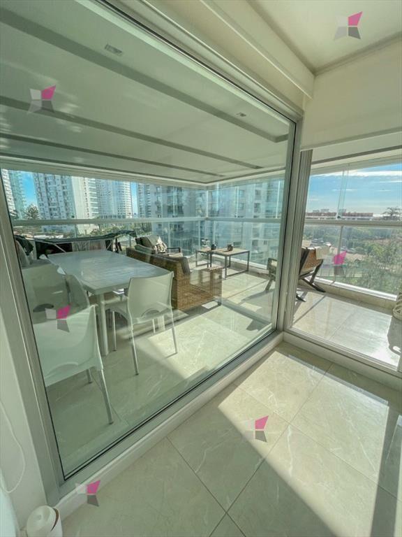 VENTA DE APARTAMENTO DE 3 DORMITORIOS Y SERVICIO