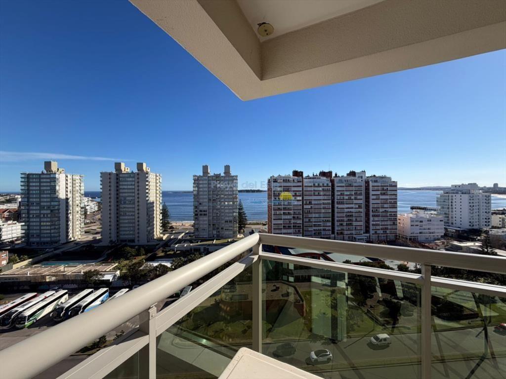 Apartamento de 2 dormitorios en Punta del este ,