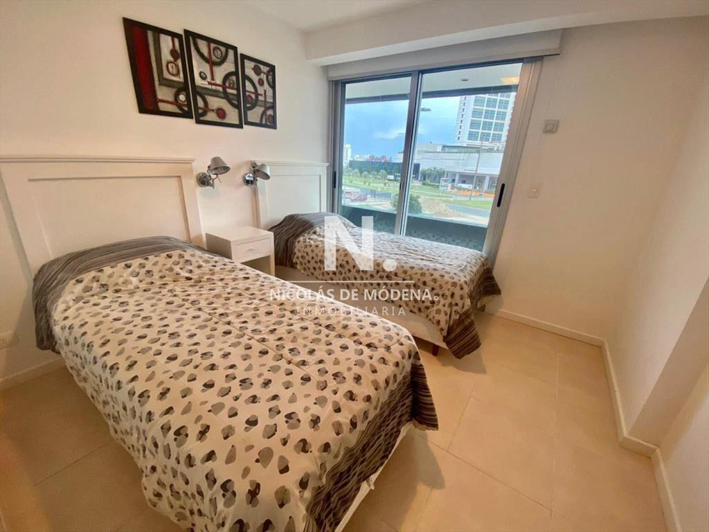 Comodo apartamento de 3 dormitorios en torre de categoria e