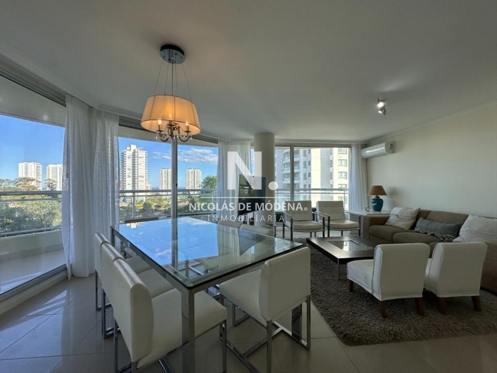 Hermoso apartamento en venta de 3 dormitorios y