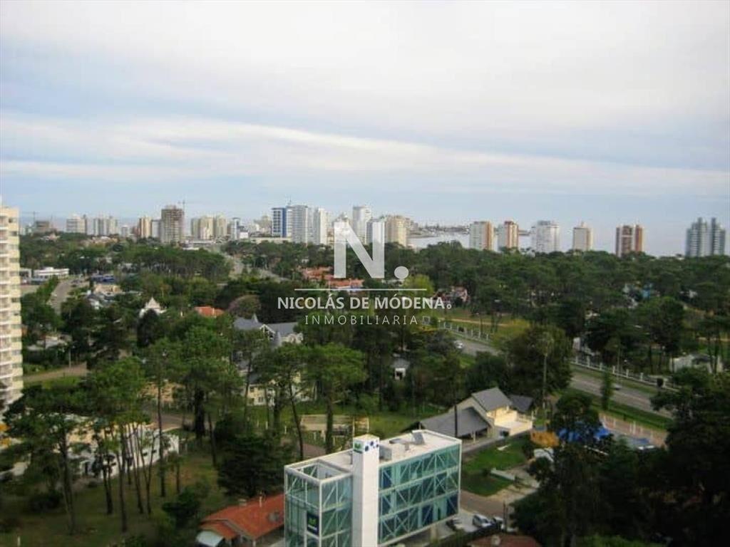Departamento en piso alto, a la venta, en Punta