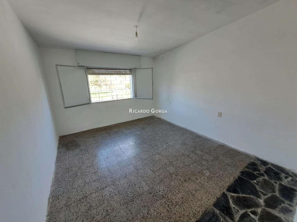 Casa en Alquiler de 2 Dormitorios y cochera en Aires Puros