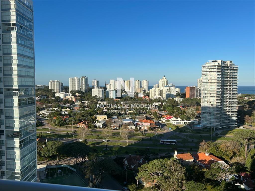 Vende apartamento en Mansa de 2 Dormitorios.