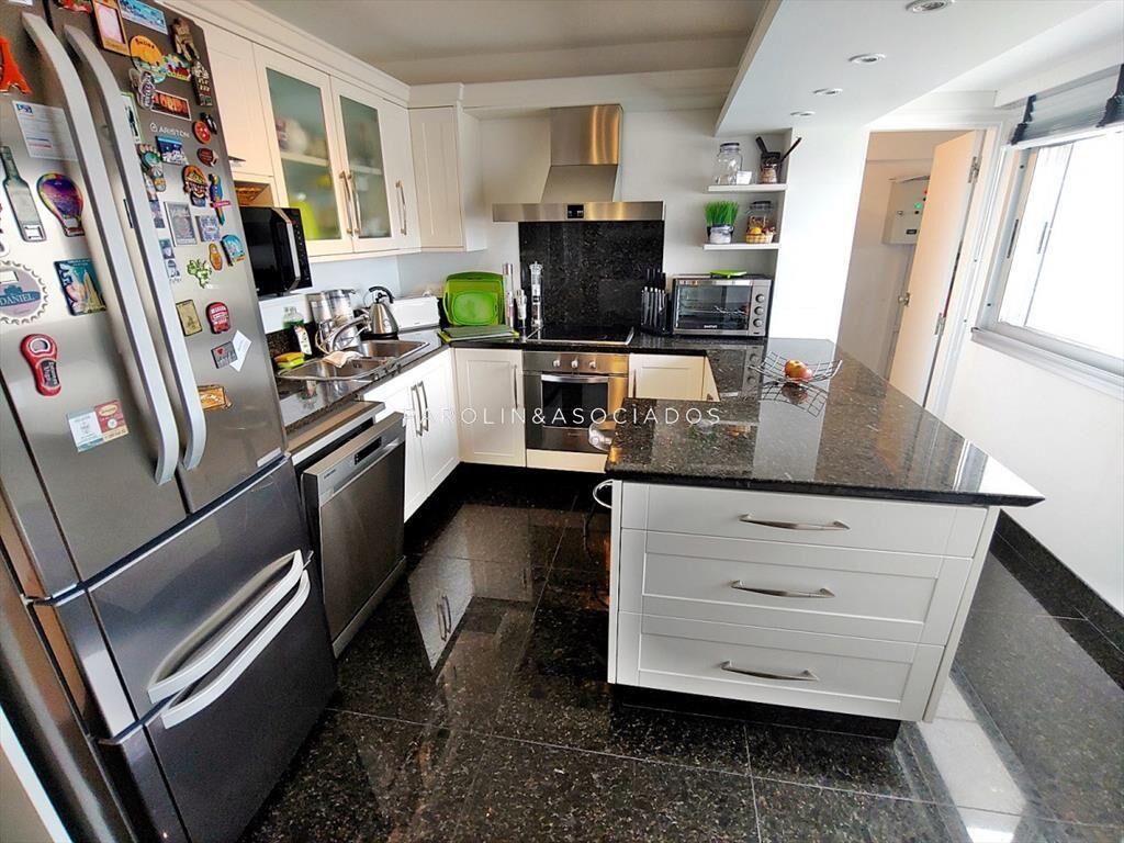 Apartamento en venta en primera fila en Le Sablón, Punta d