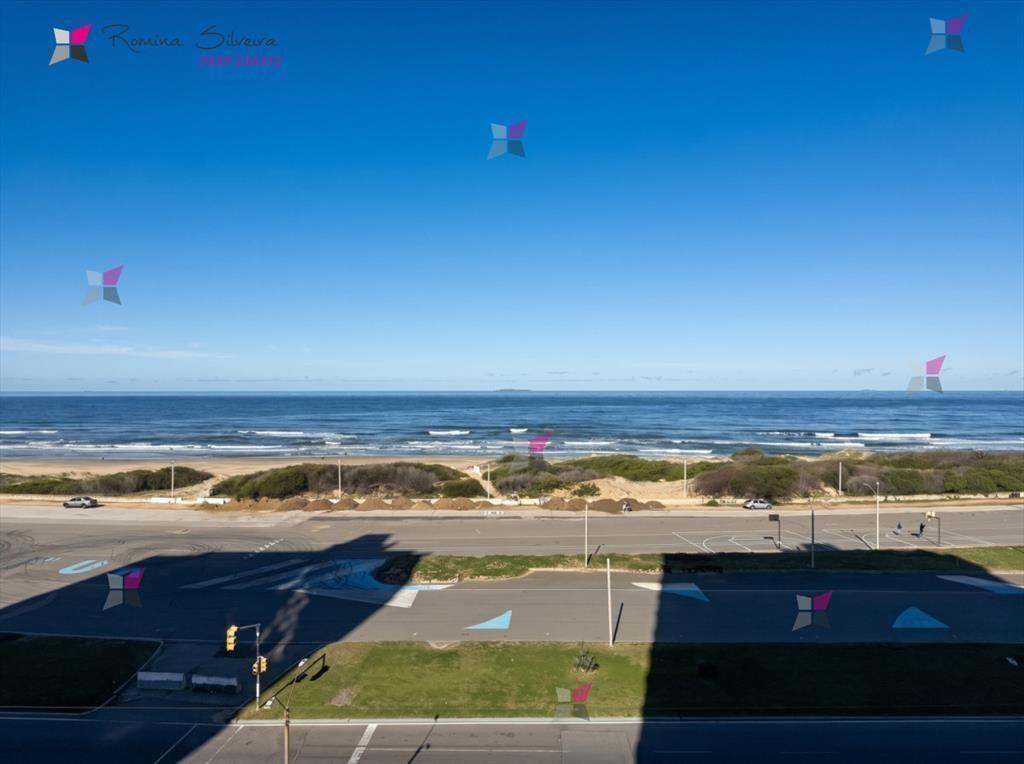 Apartamento en Punta del Este frente a la Brava