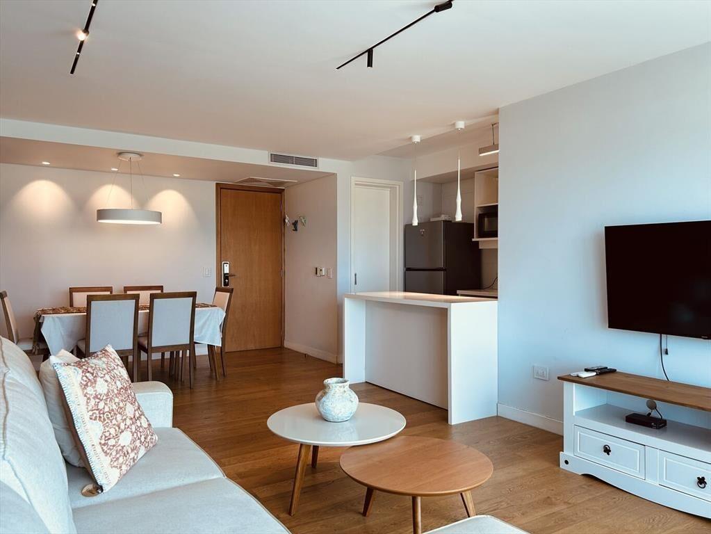 Venta apartamento 2 dormitorios y garage en forum con rent