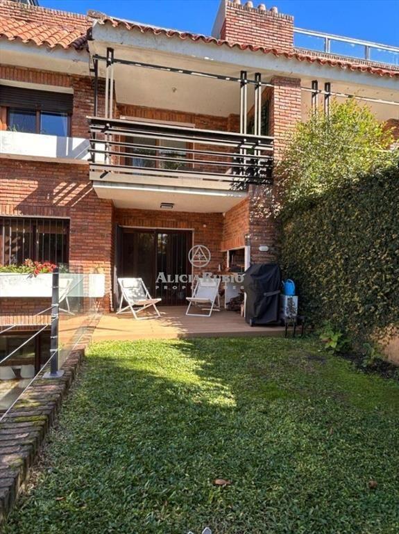 APARTAMENTO EN PLENO CARRASCO CON BARBACOA + FONDO + P...