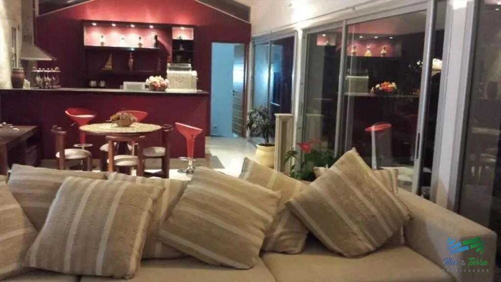 Casa en venta. Cuenta con ambientes amplios, A