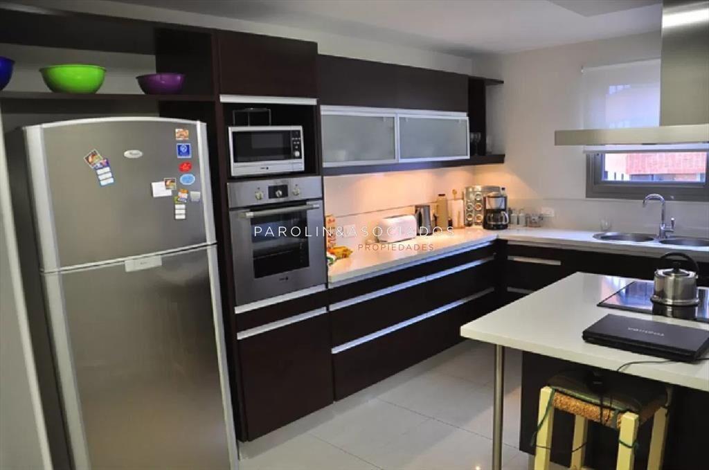 Apartamento en venta a pasos de playa Brava.