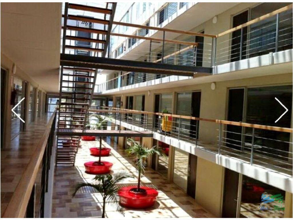 Vendo apartamento a 1 cuadra del puerto, edificio