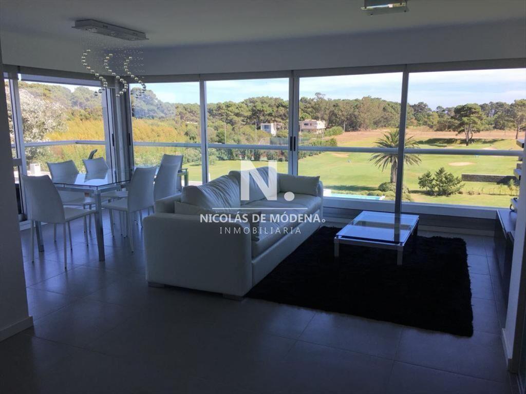 Alquila departamento de 2 dormitorios en Punta del Este