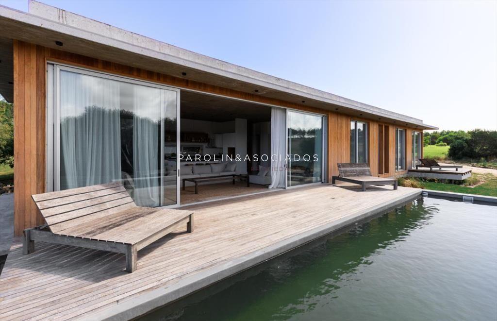 Casa en Venta de 4 Dormitorios en Laguna Escondida