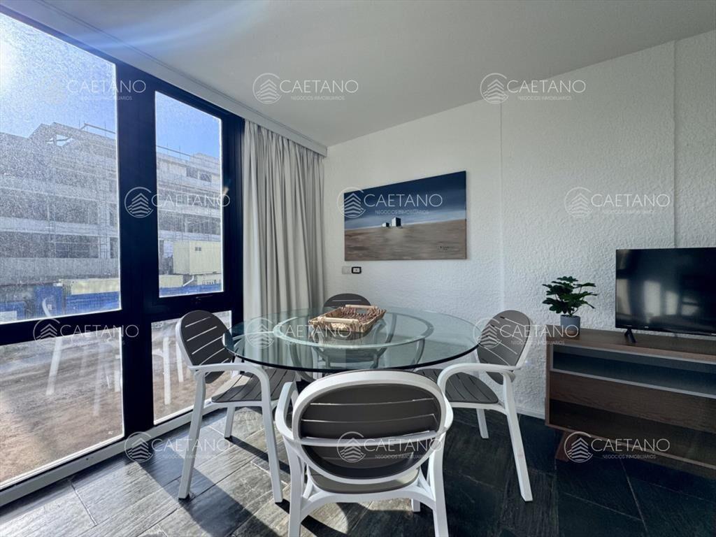 Venta apartamento de dos dormitorios, Playa Brava