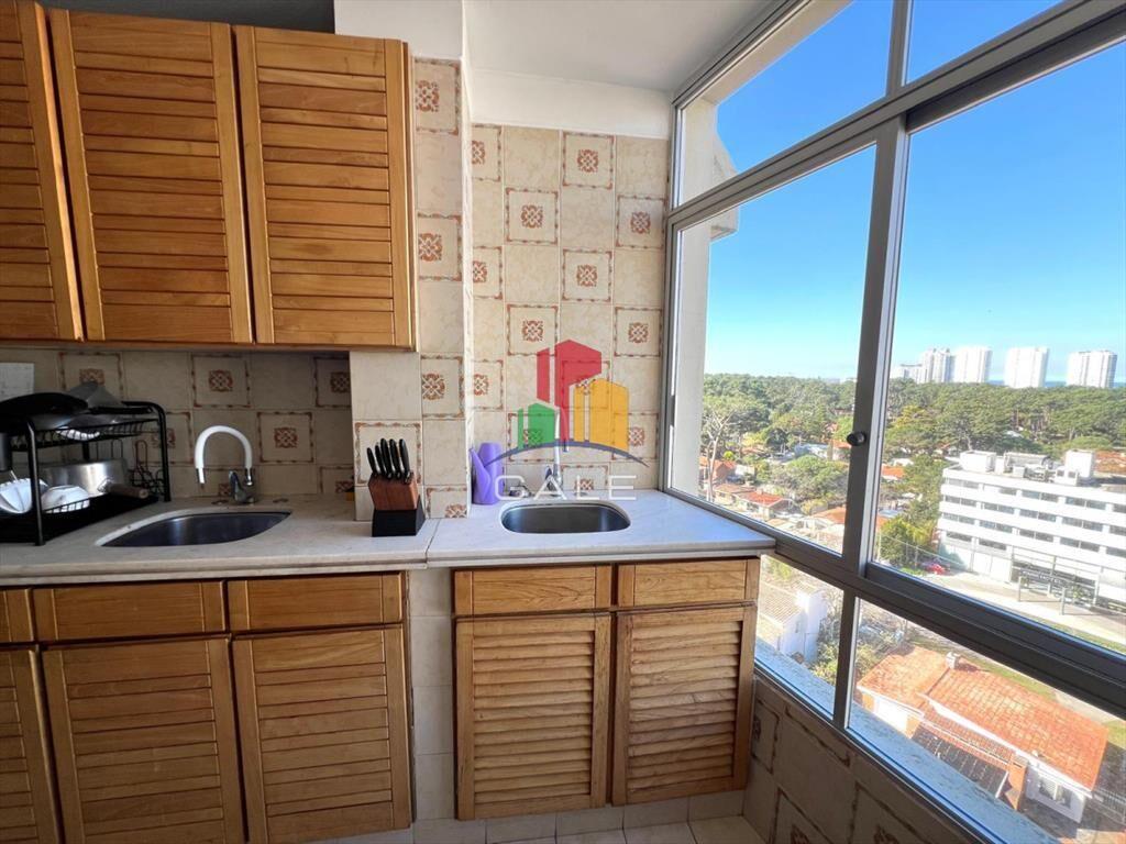apartamento en venta zona shopping punta, 2 y