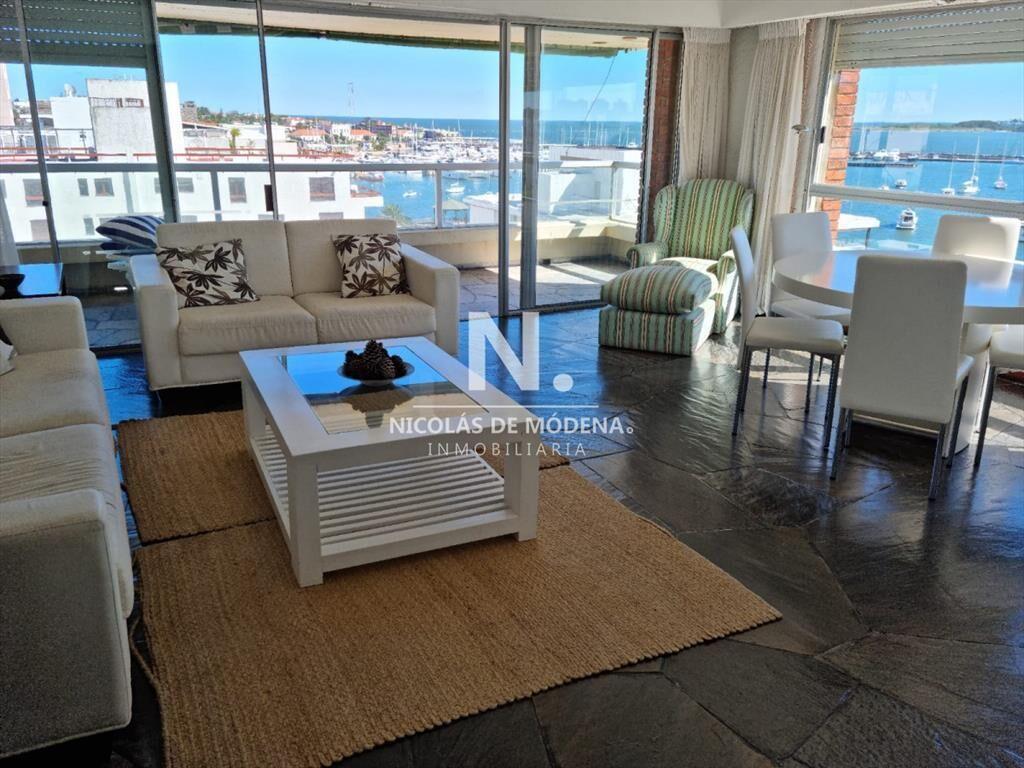 Departamento con vista al mar de 3 dormitorios en