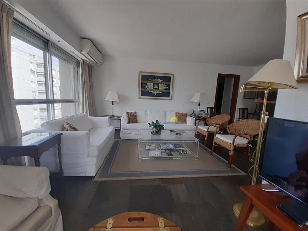 Apartamento en Brava, 3 dormitorios *