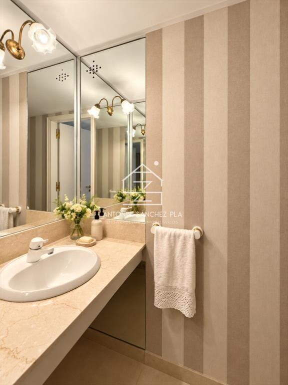 Apartamento en Venta y Alquiler, Peninsula, Punta del Este,