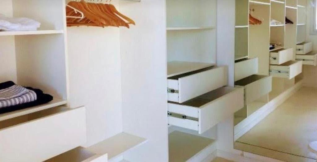 CASA EN VENTA DE 4 DORMITORIOS EN MANANTIALES