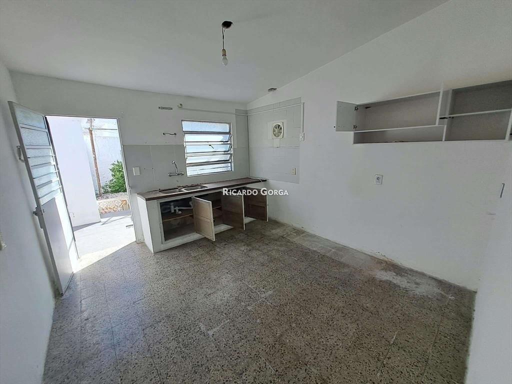 Casa en Alquiler de 2 Dormitorios y cochera en Aires Puros