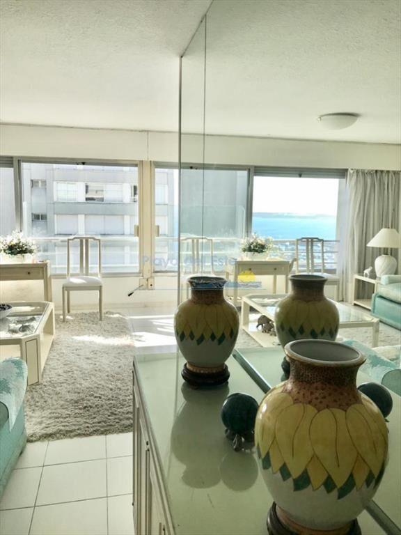 Apartamento de 3 dormitorios en Torre Verona , ,