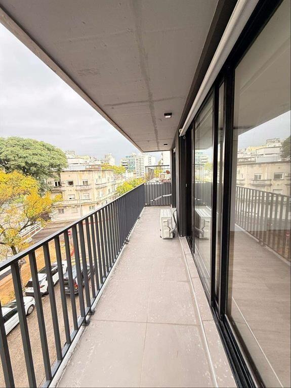 apartamento al frente, 1 dormitorio amplio balcón, conexión