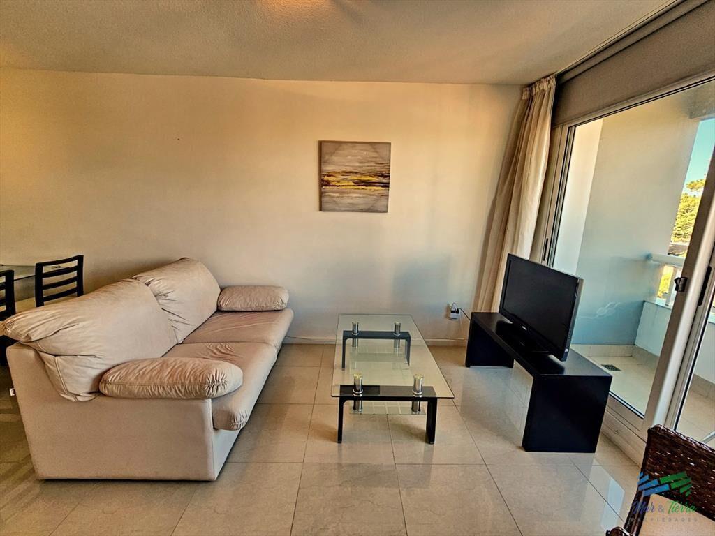 En venta apartamento 1 dormitorio con servicios en Roosevel
