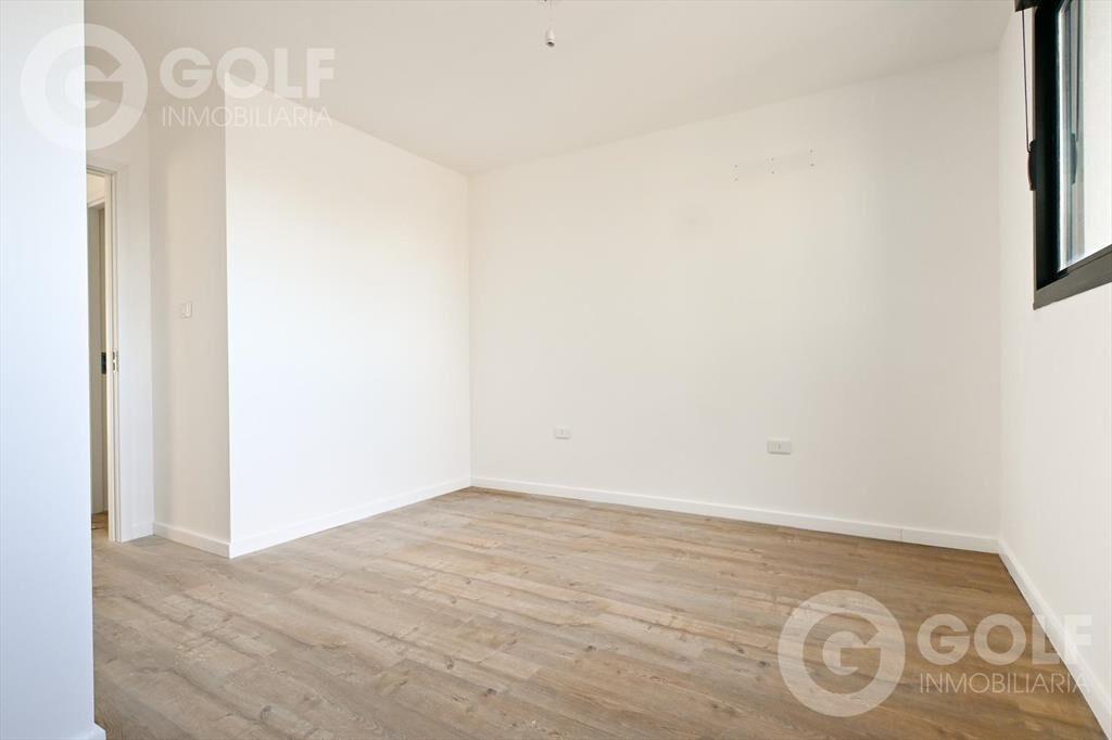 Venta de apartamento de dos dormitorios con terraza y coche