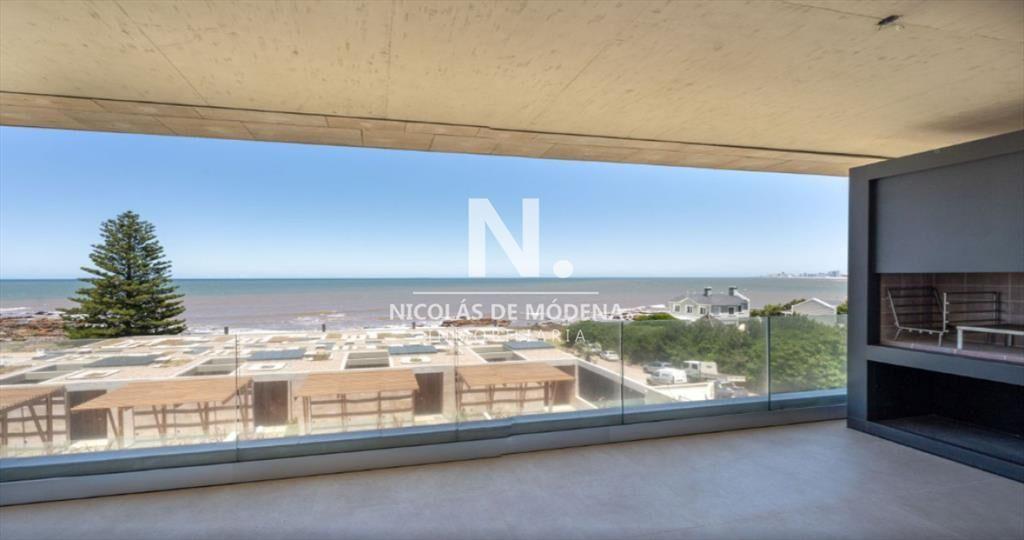En venta apartamento de 3 dormitorios en la Punta
