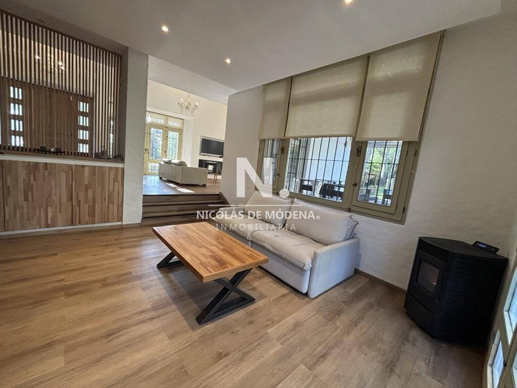 EXCEPCIONAL CASA EN VENTA DE 4 DORMITORIOS