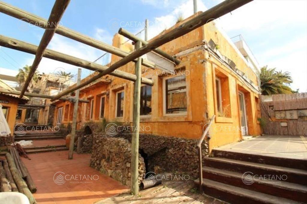 Excepcional local comercial en el corazon de del