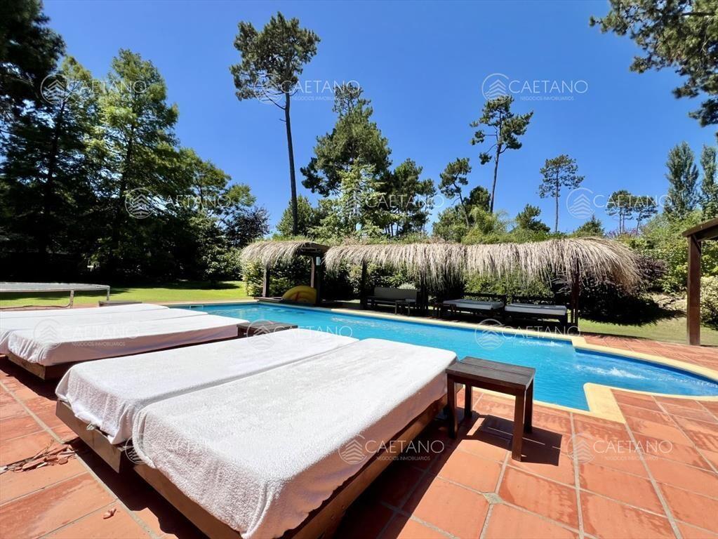 Casa en barrio residencial con 3000 m2 de parque