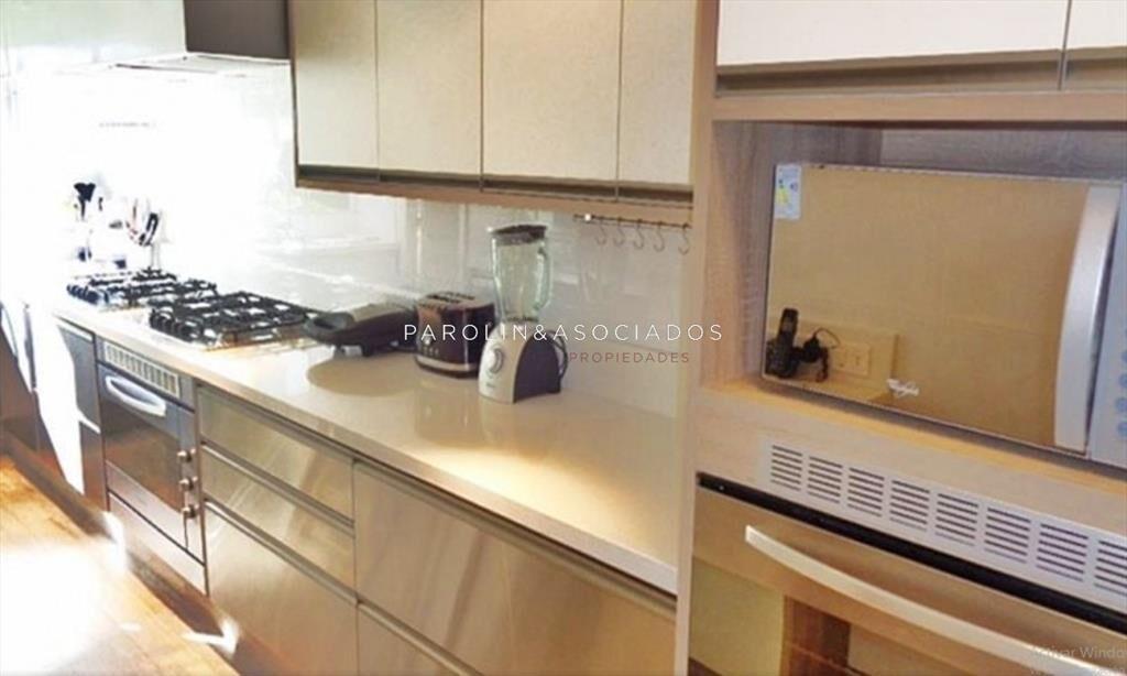 Apartamento de 4 dormitorios en Esturión Punta