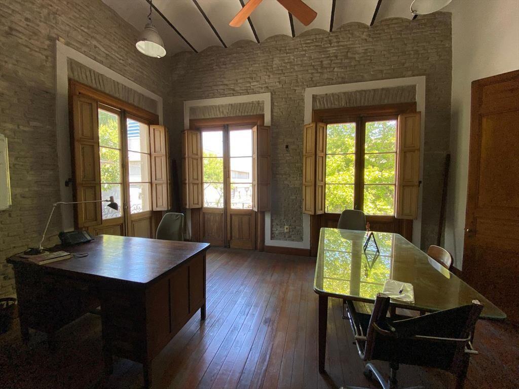Venta excelente casa con local comercial y subsuelo - Aguad