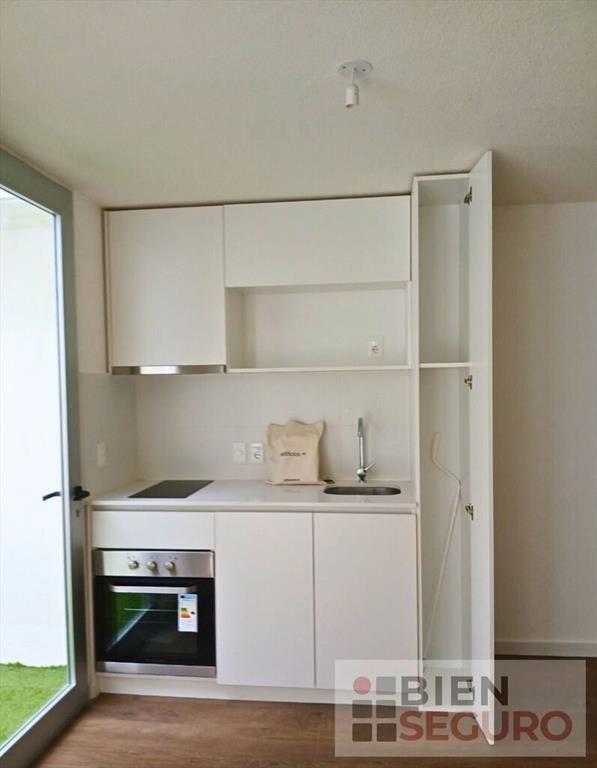Cómodo monoambiente, planta baja con patio en venta en La B
