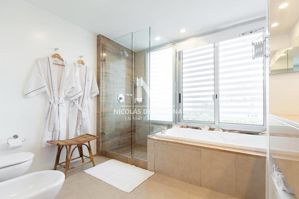 Excelente Apartamento de Cinco dormitorios en en