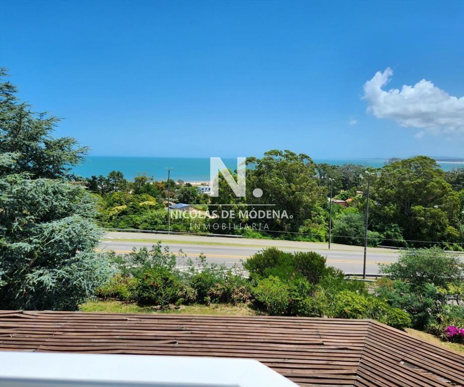Venta casa tipo posada de 9 apartamentos. Punta