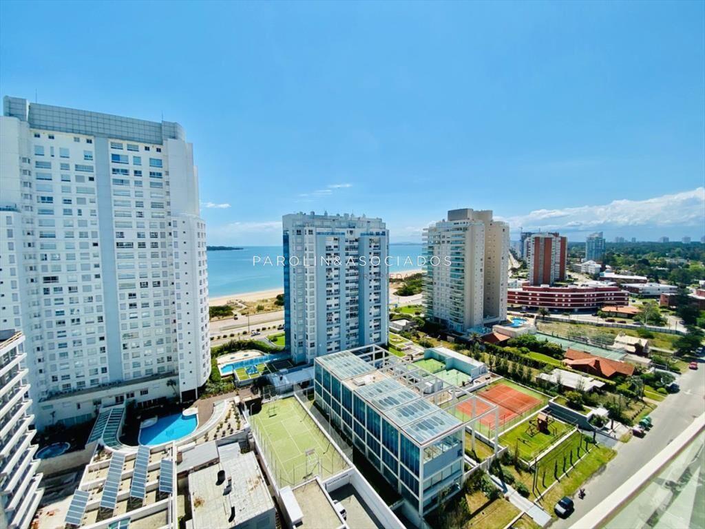 Apartamento en venta de 3 dormitorios en Seasons Tower, Pun