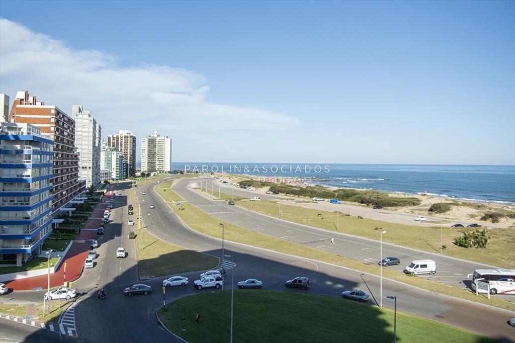 Apartamento de 3 dormitorios en venta frente al I