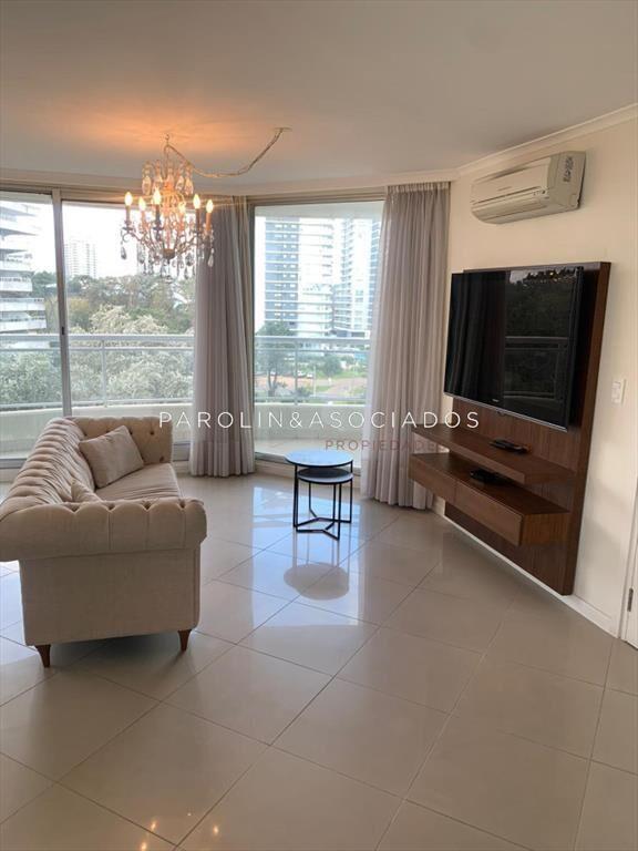 Apartamento de 3 dormitorios + dependencia en Ocean Drive I