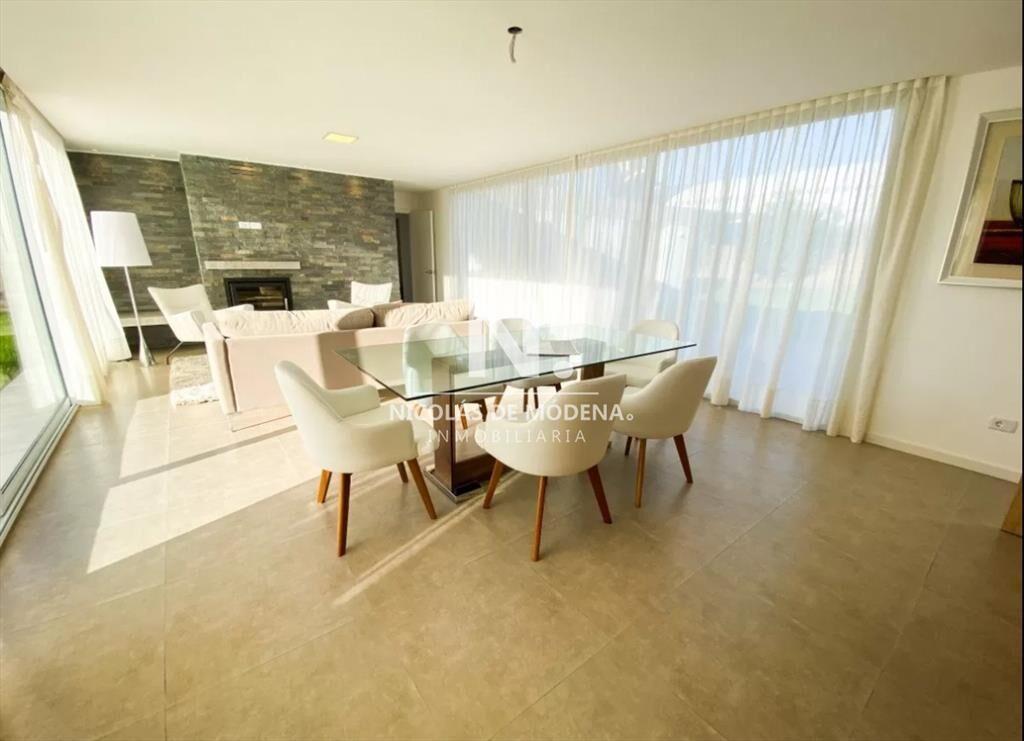 Casa de 3 dormitorios y 3 Baños en Barrio Punta