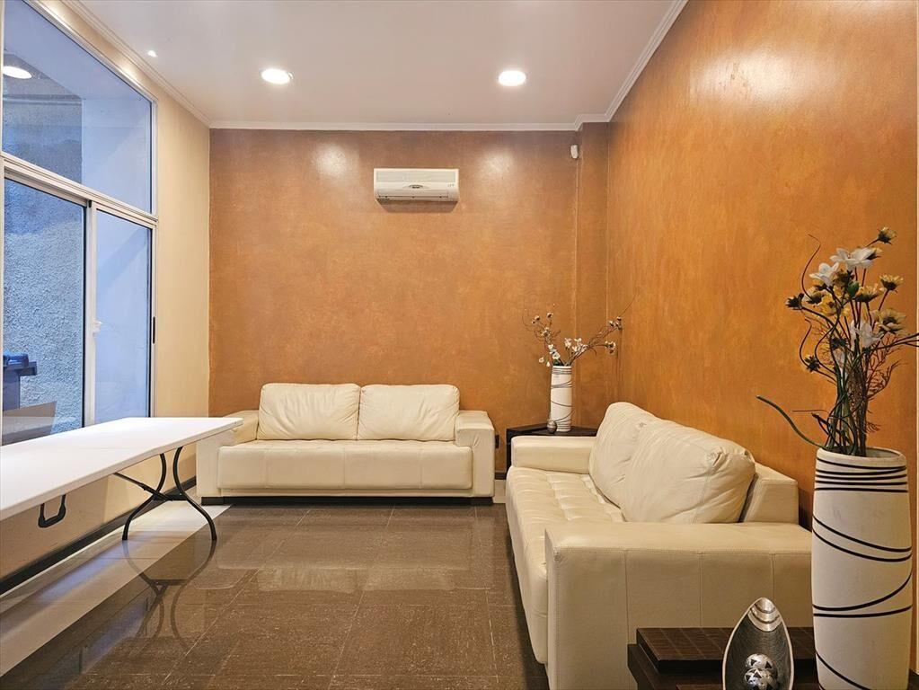 VENTA CON RENTA - EDIFICIO DE OFICINAS - CIUDAD VIEJA -