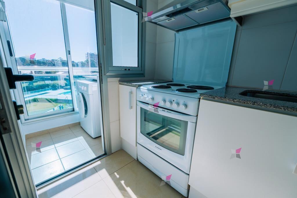 VENTA DE APARTAMENTO DE 3 DORMITORIOS Y SERVICIO